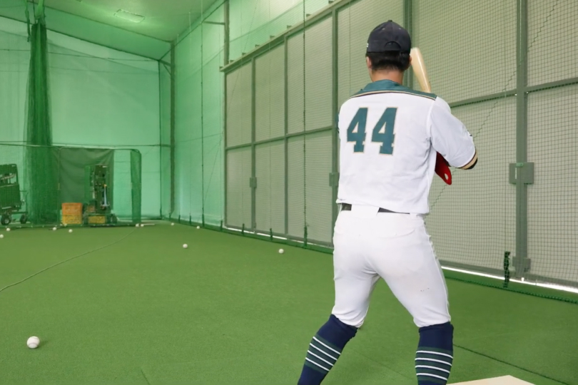 野球の室内練習場での利用シーン