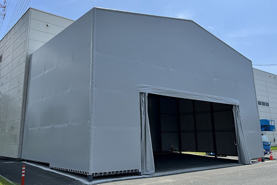 ジャバラカーテン付きテント倉庫